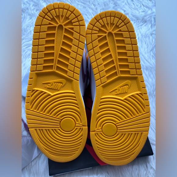 Jordan 1 Retro High OG Brotherhood - Picture 6 of 11